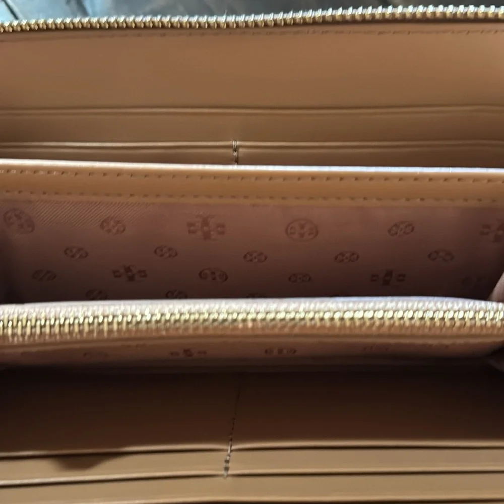 Tory Burch Block T Continental Wallet - Picture 6 of 8